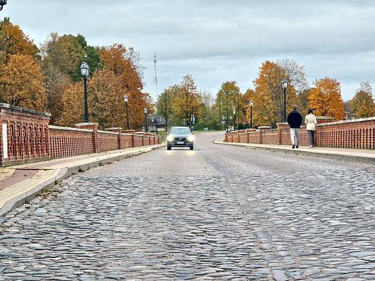 Pēcpusdienas pastaigā iepazīstam UNESCO Pasaules mantojuma sarakstā iekļauto Kuldīgu 380479