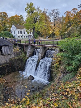 Pēcpusdienas pastaigā iepazīstam UNESCO Pasaules mantojuma sarakstā iekļauto Kuldīgu 14