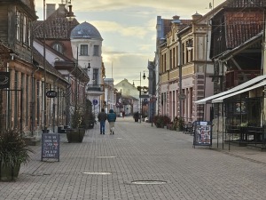 Pēcpusdienas pastaigā iepazīstam UNESCO Pasaules mantojuma sarakstā iekļauto Kuldīgu 16