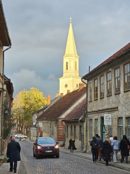 Pēcpusdienas pastaigā iepazīstam UNESCO Pasaules mantojuma sarakstā iekļauto Kuldīgu 29