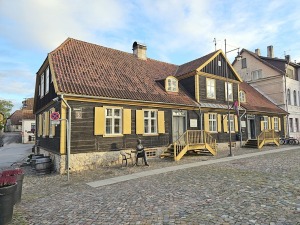 Pēcpusdienas pastaigā iepazīstam UNESCO Pasaules mantojuma sarakstā iekļauto Kuldīgu 33