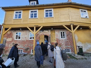 Pēcpusdienas pastaigā iepazīstam UNESCO Pasaules mantojuma sarakstā iekļauto Kuldīgu 34