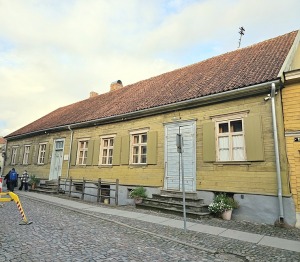 Pēcpusdienas pastaigā iepazīstam UNESCO Pasaules mantojuma sarakstā iekļauto Kuldīgu 35