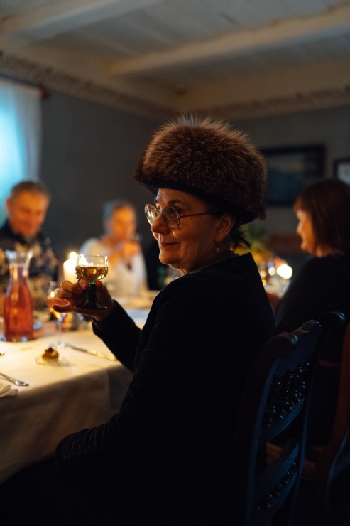 Tā dzīro Leģendu naktī Turaidā 380731