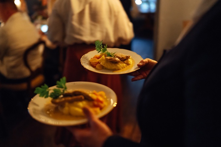 Tā dzīro Leģendu naktī Turaidā 380733