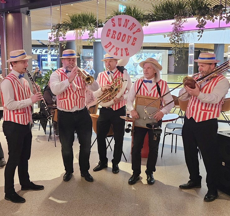 Tiek atklāta ēdināšanas zona « POSTe food hall » tirdzniecības centrā « Origo »  Tiek atklāta ēdināšanas zona « POSTe food hall » tirdzniecības centrā « Origo » 380838