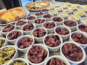 Tiek atklāta ēdināšanas zona « POSTe food hall » tirdzniecības centrā « Origo » 11