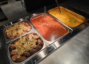 Tiek atklāta ēdināšanas zona « POSTe food hall » tirdzniecības centrā « Origo » 18