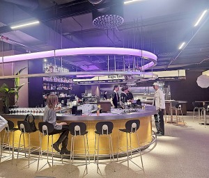 Tiek atklāta ēdināšanas zona « POSTe food hall » tirdzniecības centrā « Origo » 2