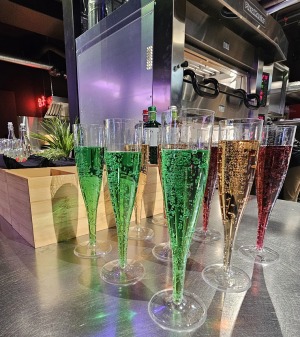 Tiek atklāta ēdināšanas zona « POSTe food hall » tirdzniecības centrā « Origo » 26