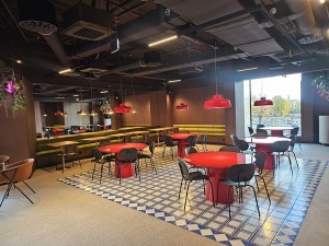 Tiek atklāta ēdināšanas zona « POSTe food hall » tirdzniecības centrā « Origo » 3