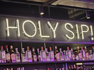 Tiek atklāta ēdināšanas zona « POSTe food hall » tirdzniecības centrā « Origo » 43