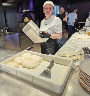 Tiek atklāta ēdināšanas zona « POSTe food hall » tirdzniecības centrā « Origo » 47