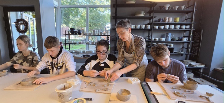 Latvijā uz nometni sabrauc talantīgi ukraiņu bērni 380886