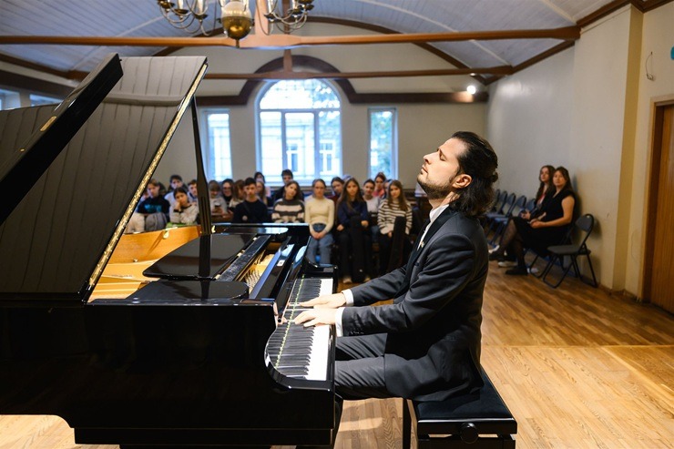 Latvijā uz nometni sabrauc talantīgi ukraiņu bērni 380877