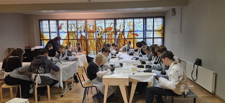 Latvijā uz nometni sabrauc talantīgi ukraiņu bērni 380883