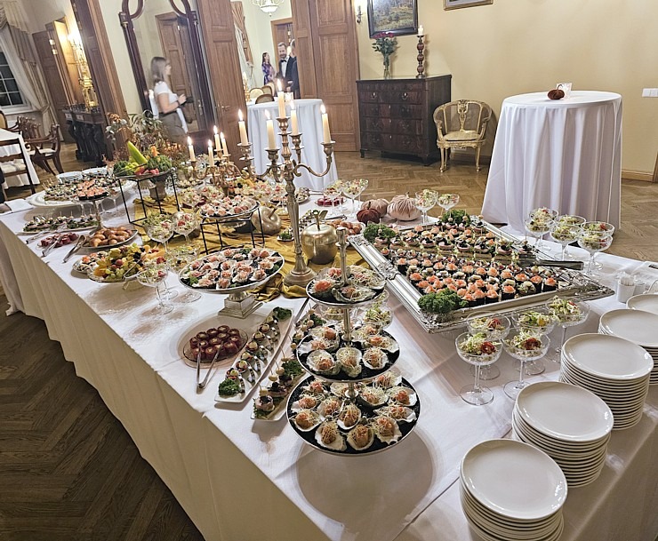 Latvijas Piļu un muižu asociācija svin 25 gadu jubileju Mālpils muižā 380916