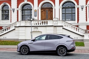 Apceļojam Latviju ar 486 zirgspēku jaudīgo « Xpeng G6 » - Jelgavas pils - Foto