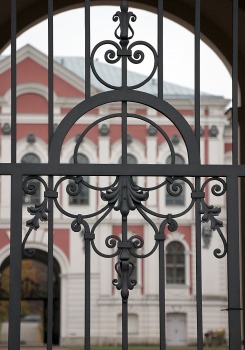 Apceļojam Latviju ar 486 zirgspēku jaudīgo « Xpeng G6 » - Jelgavas pils. Sadarbībā ar Autobrava 14