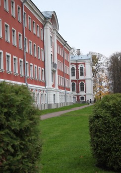 Apceļojam Latviju ar 486 zirgspēku jaudīgo « Xpeng G6 » - Jelgavas pils. Sadarbībā ar Autobrava 15