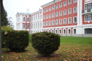 Apceļojam Latviju ar 486 zirgspēku jaudīgo « Xpeng G6 » - Jelgavas pils. Sadarbībā ar Autobrava 17