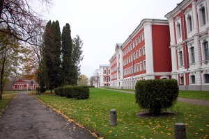 Apceļojam Latviju ar 486 zirgspēku jaudīgo « Xpeng G6 » - Jelgavas pils. Sadarbībā ar Autobrava 20