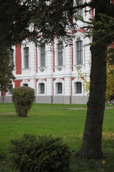 Apceļojam Latviju ar 486 zirgspēku jaudīgo « Xpeng G6 » - Jelgavas pils. Sadarbībā ar Autobrava 29