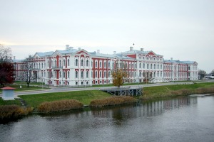 Apceļojam Latviju ar 486 zirgspēku jaudīgo « Xpeng G6 » - Jelgavas pils. Sadarbībā ar Autobrava 4