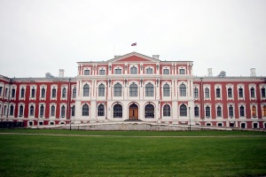 Apceļojam Latviju ar 486 zirgspēku jaudīgo « Xpeng G6 » - Jelgavas pils. Sadarbībā ar Autobrava 8