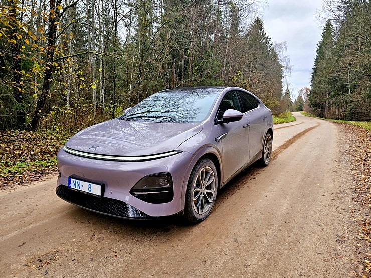 Ar 486 zirgspēku jaudīgo « Xpeng G6 » dodamies uz Latgales laukiem. Sadarbībā ar Autobrava 380998