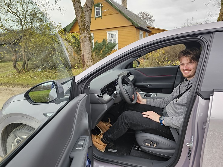 Ar 486 zirgspēku jaudīgo « Xpeng G6 » dodamies uz Latgales laukiem. Sadarbībā ar Autobrava 380985