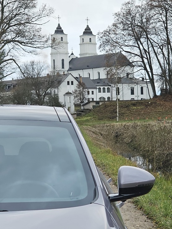 Ar 486 zirgspēku jaudīgo « Xpeng G6 » dodamies uz Latgales laukiem. Sadarbībā ar Autobrava 380986