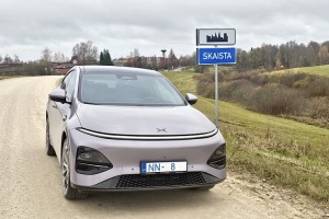 Ar 486 zirgspēku jaudīgo « Xpeng G6 » dodamies uz Latgales laukiem. Sadarbībā ar Autobrava 1