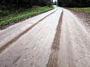 Ar 486 zirgspēku jaudīgo « Xpeng G6 » dodamies uz Latgales laukiem. Sadarbībā ar Autobrava 2