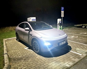 Ar 486 zirgspēku jaudīgo « Xpeng G6 » dodamies uz Latgales laukiem. Sadarbībā ar Autobrava 25