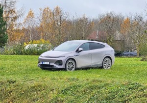 Ar 486 zirgspēku jaudīgo « Xpeng G6 » dodamies uz Latgales laukiem. Sadarbībā ar Autobrava 8