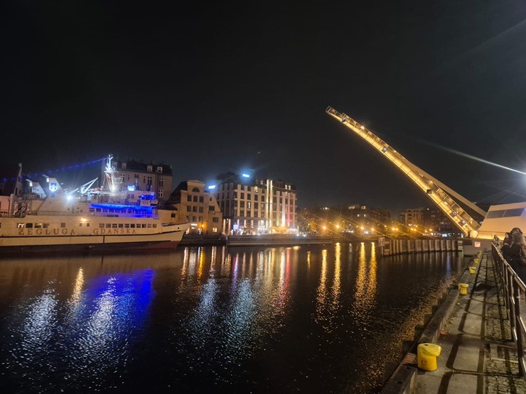 Travelnews.lv izmanto pēdējo iespēju ar «Ryanair» aizlidot uz Gdaņsku un dodas vakara pastaigā uz Motlavas upes krastmalu 381009