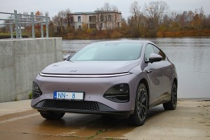 Apceļojam Latviju ar 486 zirgspēku jaudīgo « Xpeng G6 » no auto centra «Autobrava» 1