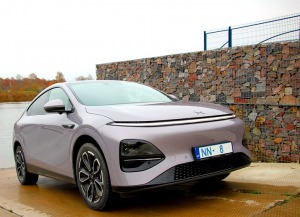 Apceļojam Latviju ar 486 zirgspēku jaudīgo « Xpeng G6 » no auto centra «Autobrava» 3