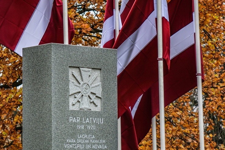 Ventspils patriotiskās noskaņās gaida svētkus 381076