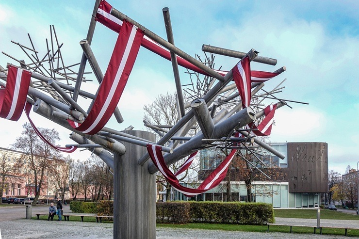 Ventspils patriotiskās noskaņās gaida svētkus 381081