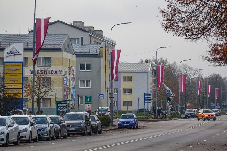 Ventspils patriotiskās noskaņās gaida svētkus 381083