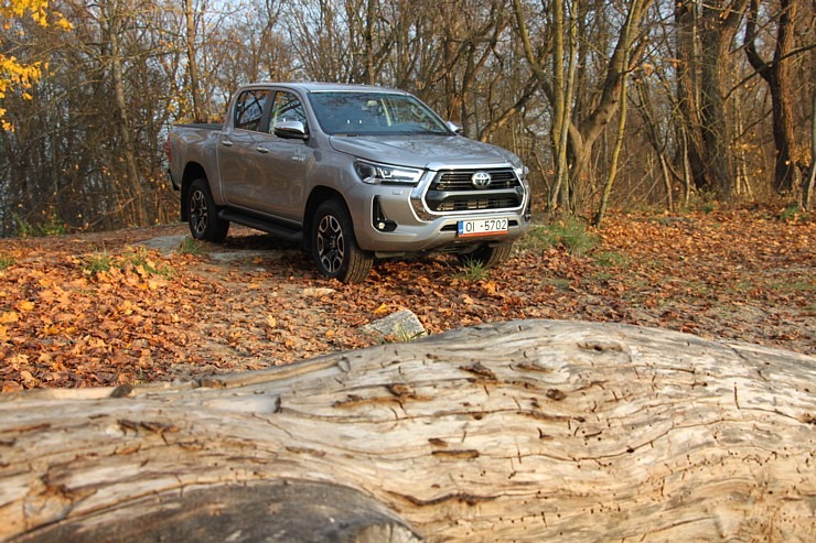 Sadarbībā ar auto nomu «SIXT Latvija» apceļojam Latviju - Toyota Hilux no 53 eiro dienā 381119