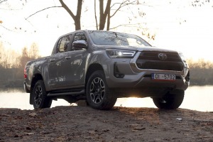 Sadarbībā ar auto nomu «SIXT Latvija» apceļojam Latviju - Toyota Hilux no 53 eiro dienā 25