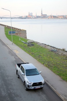 Sadarbībā ar auto nomu «SIXT Latvija» apceļojam Latviju - Toyota Hilux no 53 eiro dienā 29