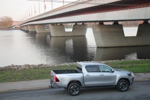 Toyota Hilux ir izcils piedzīvojumu auto, ko piedāvā «SIXT Latvija» no 53 eiro dienā 31