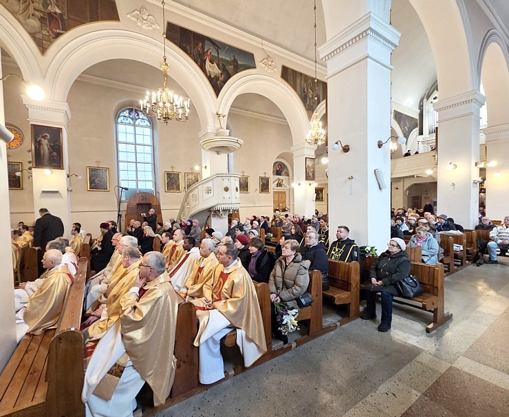 Katoļu kardināls Jānis Pujats kopā ar kristiešiem svin savu 95. dzimšanas dienu 381391