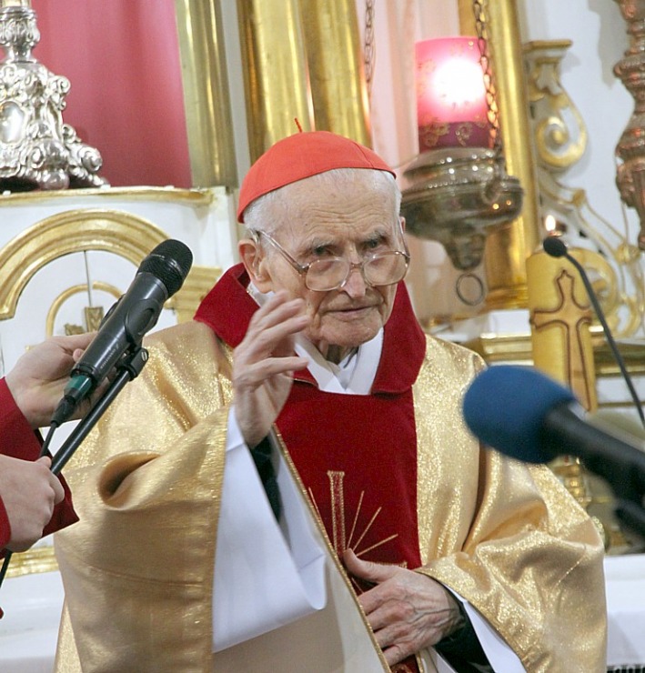 Katoļu kardināls Jānis Pujats kopā ar kristiešiem svin savu 95. dzimšanas dienu 381392