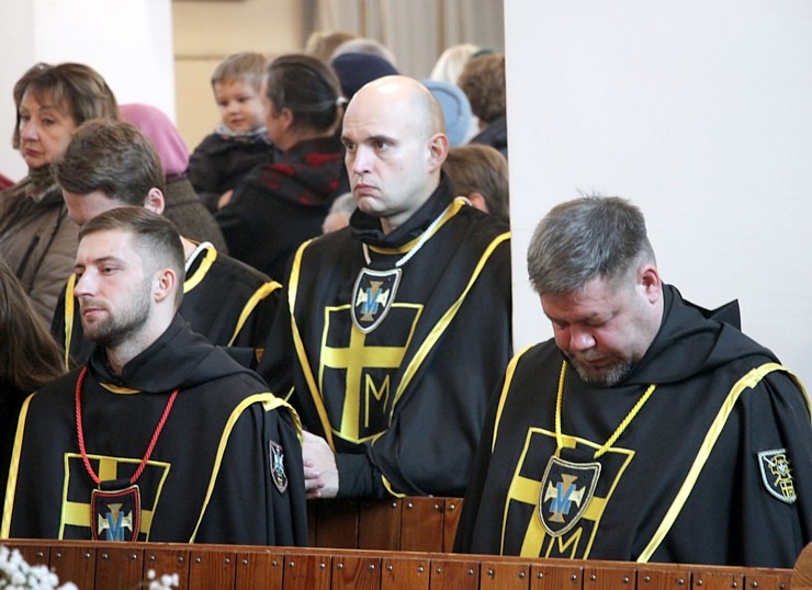 Katoļu kardināls Jānis Pujats kopā ar kristiešiem svin savu 95. dzimšanas dienu 381399