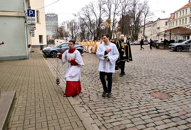 Katoļu kardināls Jānis Pujats kopā ar kristiešiem svin savu 95. dzimšanas dienu 381374